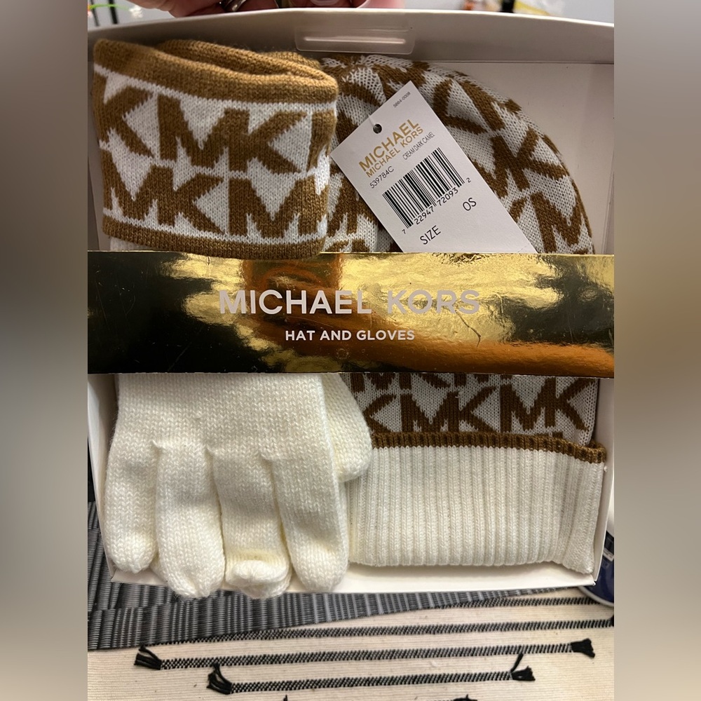 Michael Kors Winter Hat & Gloves Set – New in Box